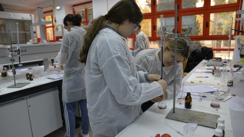 Alumnas de la Facultad de Ciencias y Tecnologías Químicas de la UCLM.

REMITIDA / HANDOUT por UCLM
Fotografía remitida a medios de comunicación exclusivamente para ilustrar la noticia a la que hace referencia la imagen, y citando la procedencia de la imagen en la firma
13/11/2024