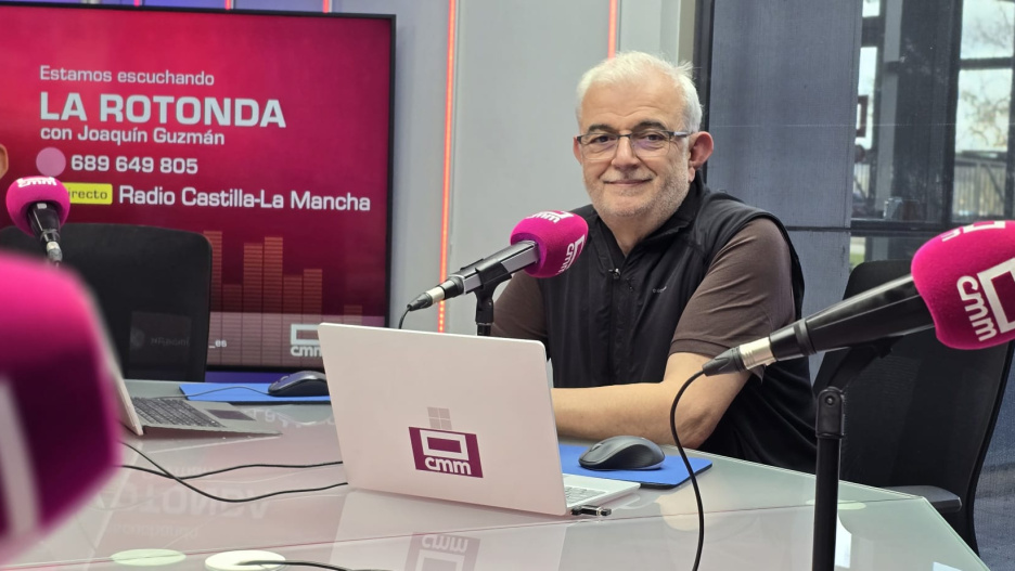 Joaquín Guzmán conduce cada día de 10 a 14 horas "La Rotonda" en Radio Castilla-La Mancha.