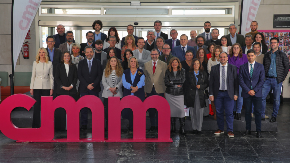 Foto de familia tras la firma de la "Declaración de Castilla-La Mancha" contra la desinformación.