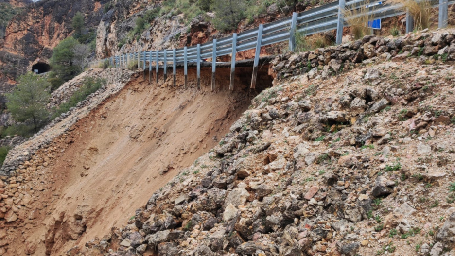 Derrumbe en la CM-3203 en Ayna (Albacete)