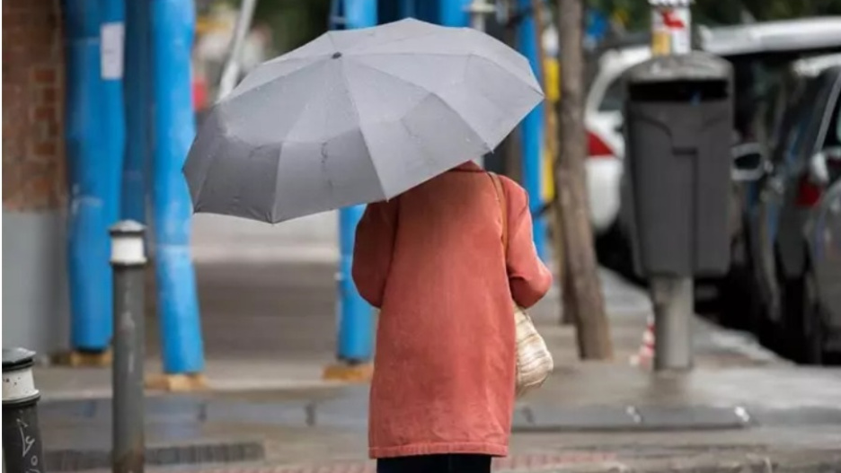 (Foto de ARCHIVO)
Una mujer pasea por una calle con un paraguas.
EUROPA PRESS - DIEGO RADAMÉS
05/3/2025