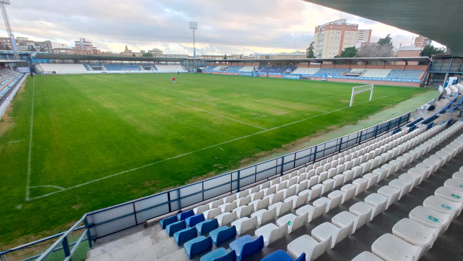 Panorámica del estadio de fútbol del CF Talavera, donde se juega uno de los partidos regionales del fin de semana.