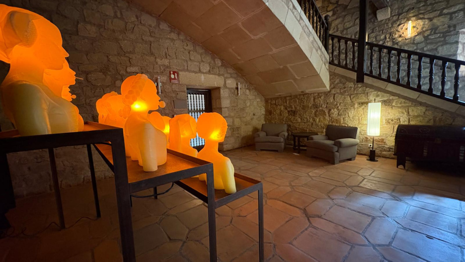• El establecimiento, ubicado en un castillo del siglo XII, ha sido objeto de una completa remodelación que mejora su accesibilidad, sostenibilidad, interiorismo y conservación patrimonial