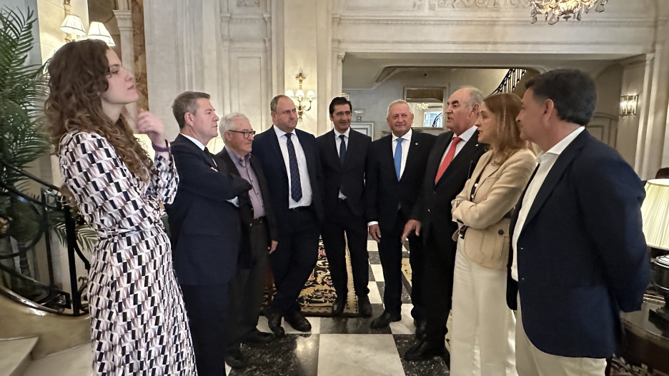 García-Page en Bruselas con representantes de las principales organizaciones agrarias.