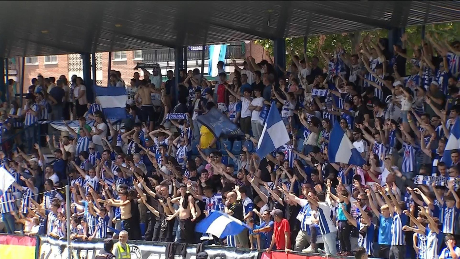La afición blanquiazul del Talavera CF apoyando a su equipo en el último partido disputado que también se pudo ver en CMM.