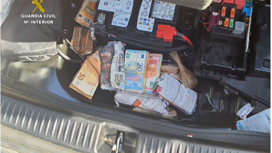 El conductor del vehículo no pudo justificar de ninguna manera ni aportar ningún tipo de acreditación del dinero localizado en el coche