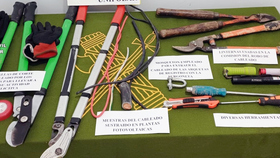 Imagen de las herramientas incautadas por la Guardia Civil en la operación
REMITIDA / HANDOUT por GUARDIA CIVIL
Fotografía remitida a medios de comunicación exclusivamente para ilustrar la noticia a la que hace referencia la imagen, y citando la procedencia de la imagen en la firma
29/5/2025