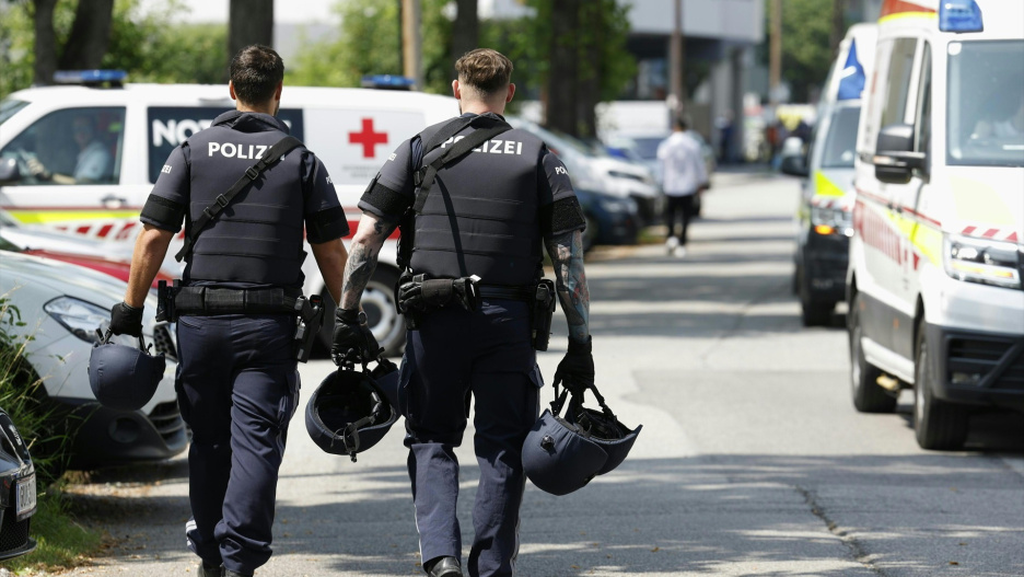 La Policía en las inmediaciones del colegio donde se ha producido el tiroteo.