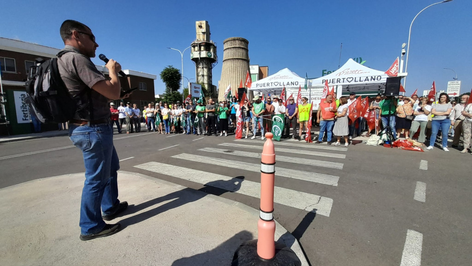 Concentración de trabajadores y familiares en Fertiberia.