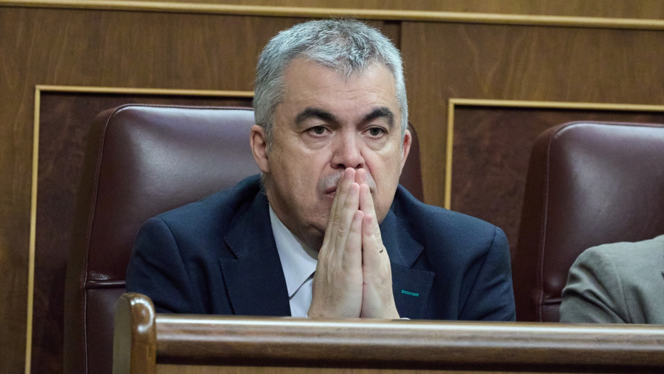 El secretario de Organización del PSOE, Santos Cerdán, durante una sesión plenaria en el Congreso de los Diputados, a 12 de junio de 2025, en Madrid (España). El secretario de Organización del PSOE aparece en unas grabaciones que se encuentran en poder de la Unidad Central Operativa de la Guardia Civil (UCO) y en las que se habla de amaños en las adjudicaciones de obras y del cobro de comisiones, implicando al político en el ‘caso Koldo’.
Jesús Hellín / Europa Press
12 JUNIO 2025;CONGRESO;POLÍTICA;KOLDO;PLENO
12/6/2025