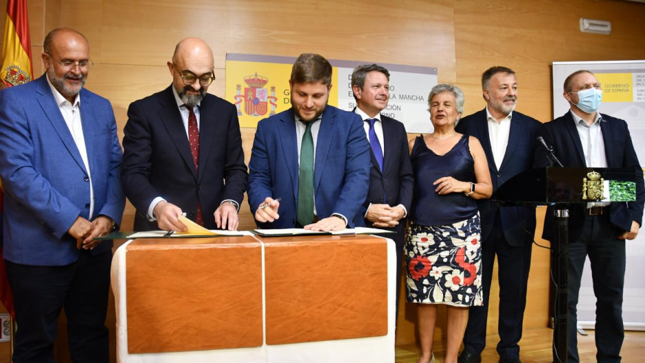 Firma del convenio para construir un vial entre la estación de alta velocidad de Cuenca y el centro de la ciudad