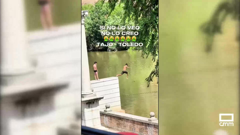 Menores bañándose en el río Tajo.