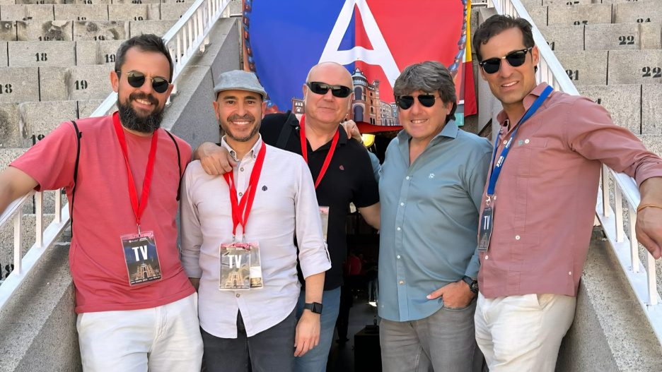 De izquierda a derecha, el productor José, el periodista Óscar Aranda, el realizador José García Patón, el matador de toros César Jiménez y el periodista, director y conductor de “Tiempo de Toros” José Miguel Martín de Blas