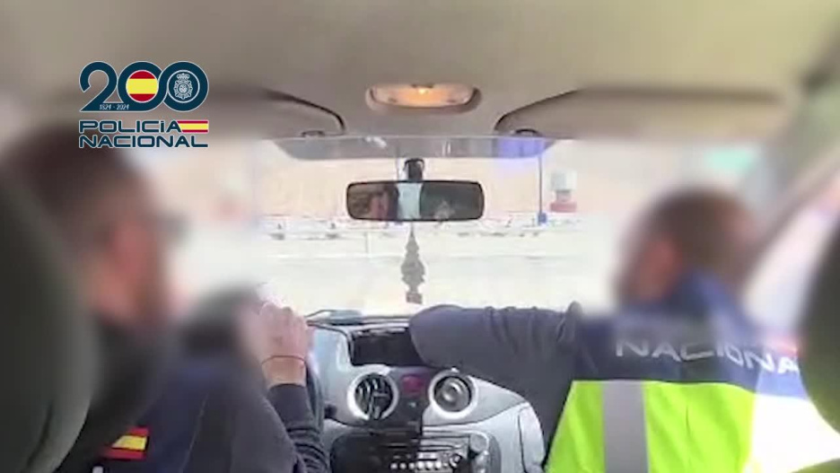 La droga estaba oculta en el frontal delantero de los coches.