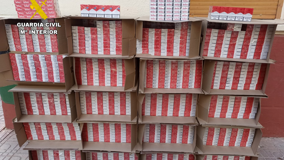Detenido por llevar 200.000 cigarrillos de contrabando en su furgoneta