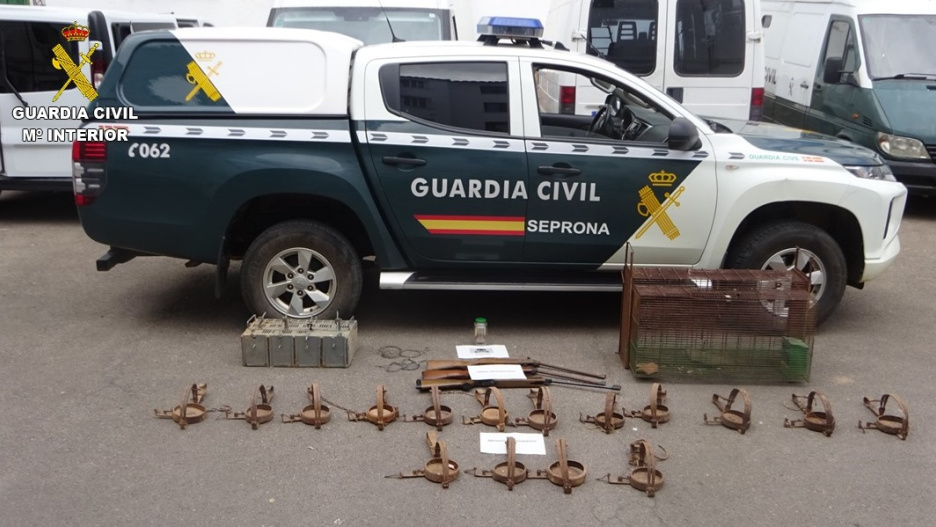 el Servicio de Protección de la Naturaleza (SEPRONA) de la Comandancia de la Guardia Civil de Ciudad Real ha desarrollado un operativo dirigido a la localización y erradicación del uso de veneno en el medio natural, así como de otras artes y medios prohibidos y no selectivos para la caza.