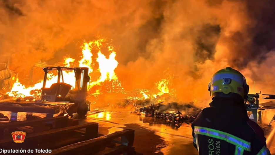 Incendio de palés en Olías del Rey.