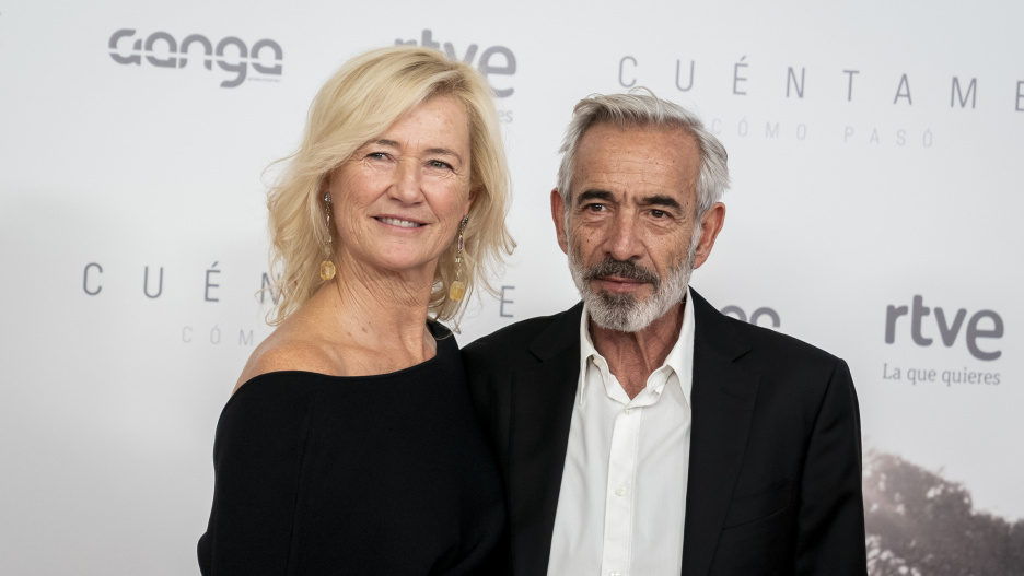 (Foto de ARCHIVO)
Ana Duato e Imanol Arias posan durante el photocall previo a la premiere del último capítulo de la temporada 23 de 'Cuéntame cómo pasó', en los cines Callao de Madrid, a 28 de noviembre de 2023, en Madrid (España). Tras 22 años de su llegada a la televisión y 420 capítulos después, ‘Cuéntame cómo pasó’ proyecta hoy el último capítulo de su temporada.
A. Pérez Meca / Europa Press
28/11/2023