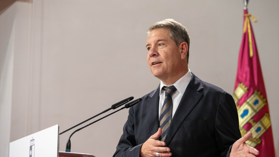 El jefe del Ejecutivo regional, Emiliano García-Page, preside el acto de firma de los nuevos estatutos de la Asociación Interprofesional Vinos de Valdepeñas.
REMITIDA / HANDOUT por JCCM
Fotografía remitida a medios de comunicación exclusivamente para ilustrar la noticia a la que hace referencia la imagen, y citando la procedencia de la imagen en la firma
10/7/2025