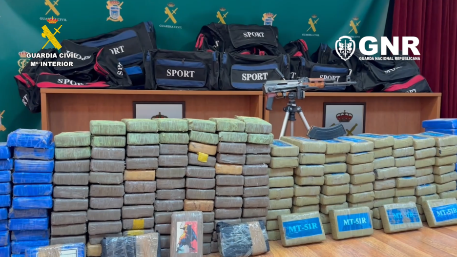 Imagen del alijo incautado en la operación conjunta entre Guardia Civil y Guardia Nacional Republicana portuguesa contra una importante red de narcotráfico en la península
