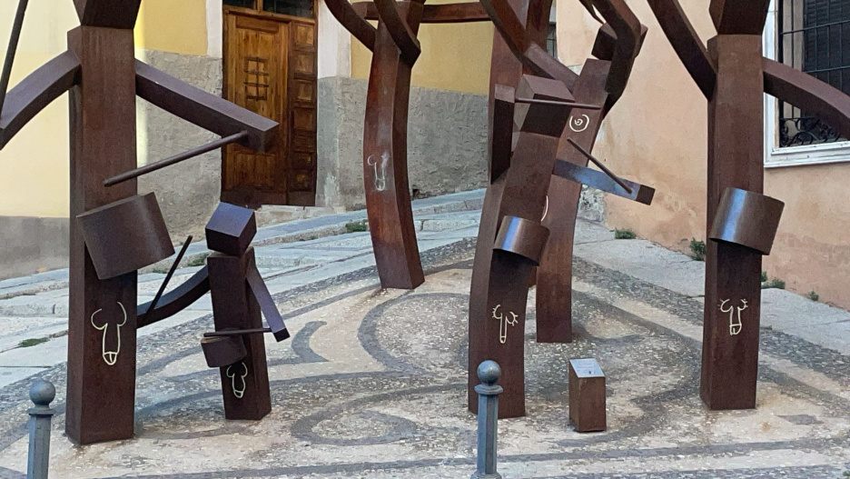 Ataque vandálico al monumento de homenaje a los turbos de la calle Palafox, en Cuenca