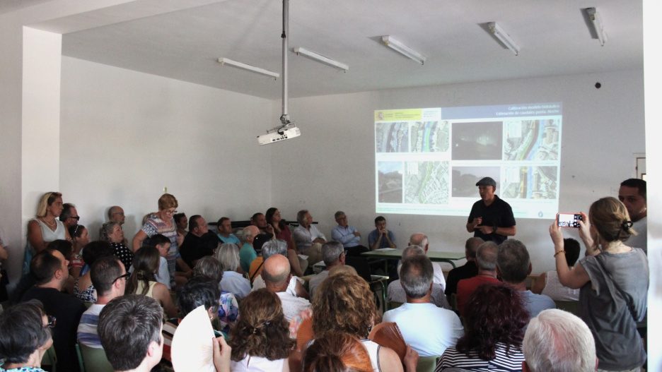 La CHS presenta a los vecinos de Letur las alternativas de
actuaciones para minimizar el riesgo de inundación en el
municipio