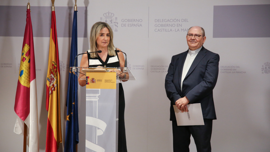 La delegada del Gobierno en Castilla-La Mancha ha ofrecido una rueda de prensa junto al deán de la Catedral, Juan Pedro Sánchez Gamero