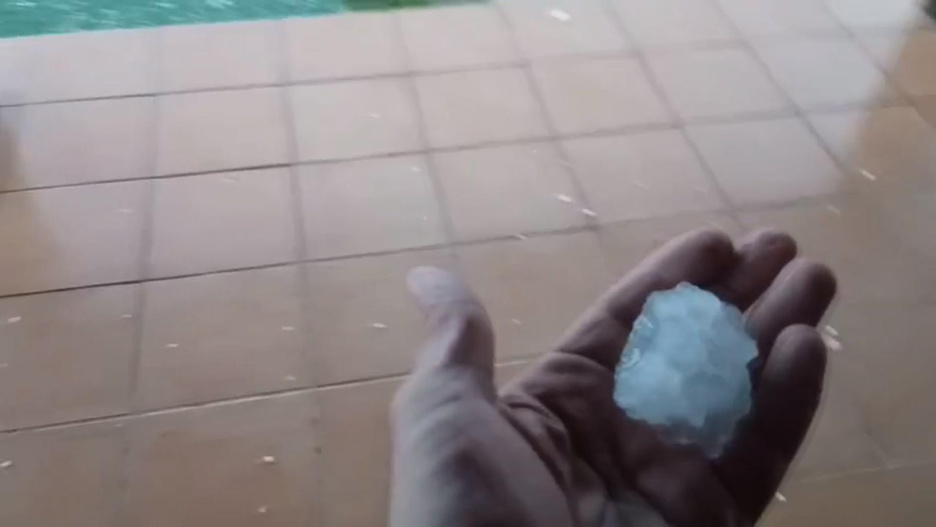 Granizo de gran tamaño cae en Peñas de San Pedro (Albacete)