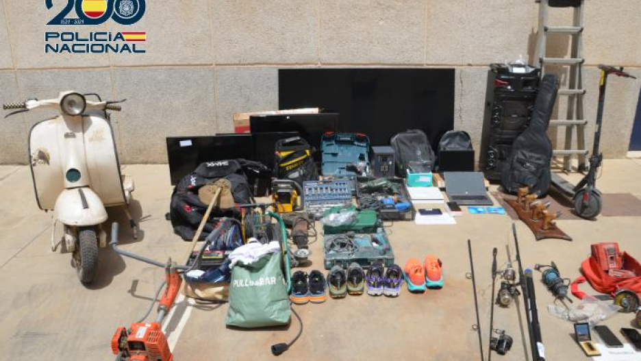 Parte del material incautado a los detenidos.