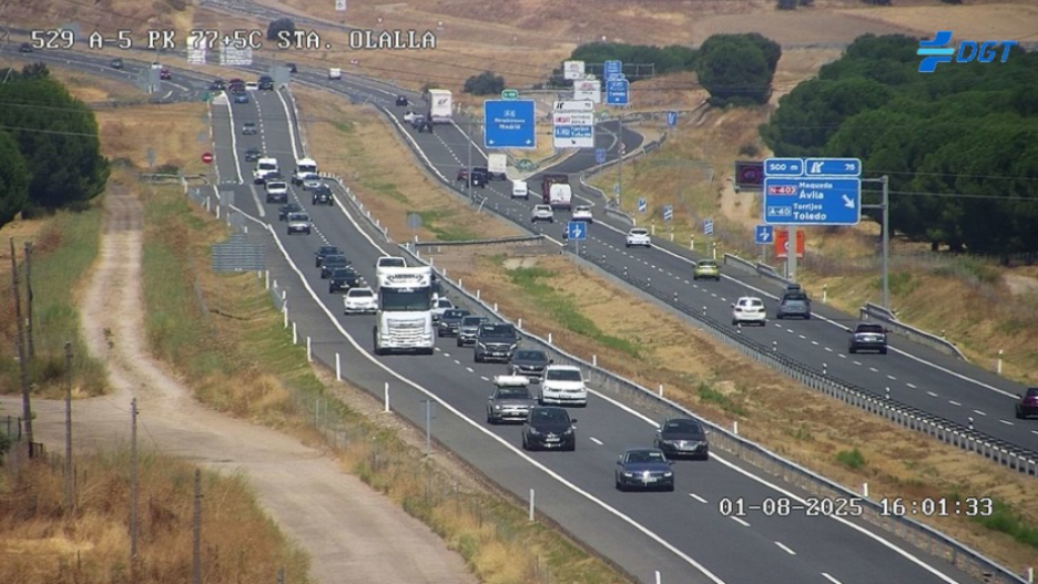 Situación del tráfico en la A-5 a la altura de Santa Olalla, a las 16:00 horas de la tarde
