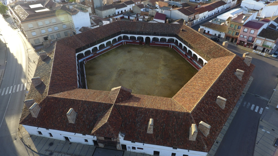 (Foto de ARCHIVO)
Plaza de toros de Almadén
REMITIDA / HANDOUT por AYUNTAMIENTO DE ALMADÉN
Fotografía remitida a medios de comunicación exclusivamente para ilustrar la noticia a la que hace referencia la imagen, y citando la procedencia de la imagen en la firma
25/9/2023