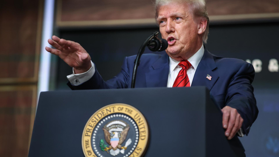 Washington (United States), 05/08/2025.- El acuerdo entre EE.UU. y la UE rebaja del 30 % al 15 % los aranceles que Trump impuso al bloque comunitario y entrará en vigor el 8 de agosto, siete días después de lo previsto