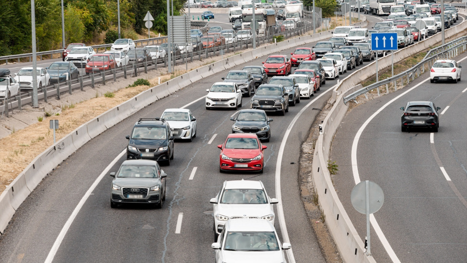 (Foto de ARCHIVO)
Varios vehículos en la A3, a 1 de agosto de 2025, en Madrid (España).