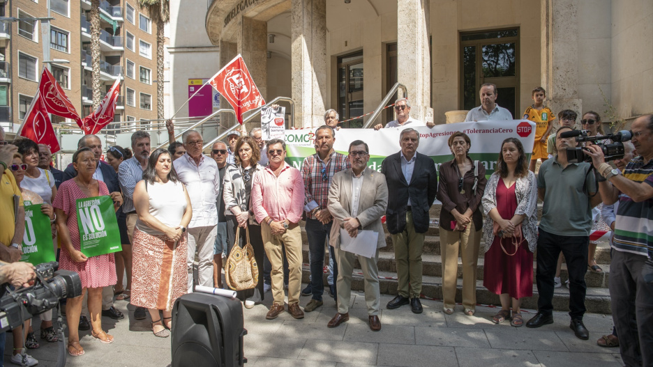 Concentración del personal sanitario en Ciudad Real.

EUSEBIO GARCÍA DEL CASTILLO/EUROPA PRESS
14/8/2025