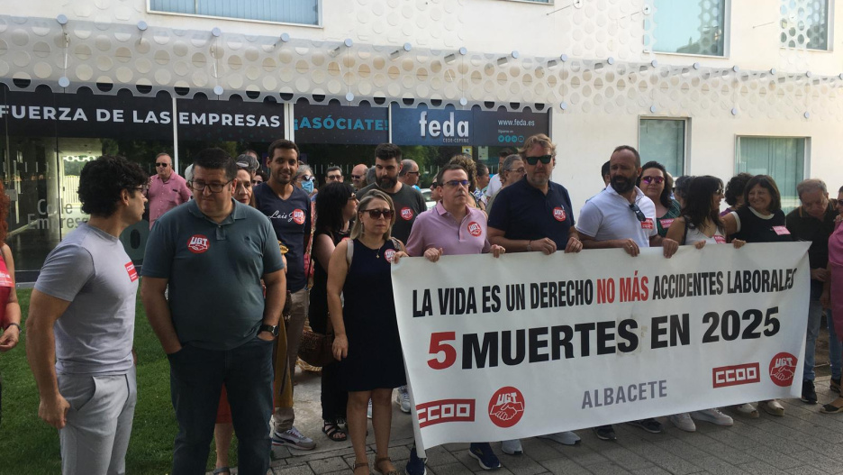 Concentración en Albacete por los dos últimos accidentes laborales mortales.