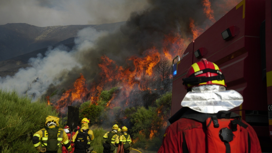 El incendio originado en Jarilla es actualmente el único que sigue activo en la comunidad autónoma de Extremadura, después de haber arrasado más de 12.000 hectáreas. Este lunes, 18 de agosto, luchan frente al mismo 20 medios aéreos y los esfuerzos se concentran en su flanco norte, que continúa avanzando y amenaza a Navaconcejo, Tornavacas, Jerte y Rebollar. Esta localidad, de unos 200 habitantes, ha sido evacuada.