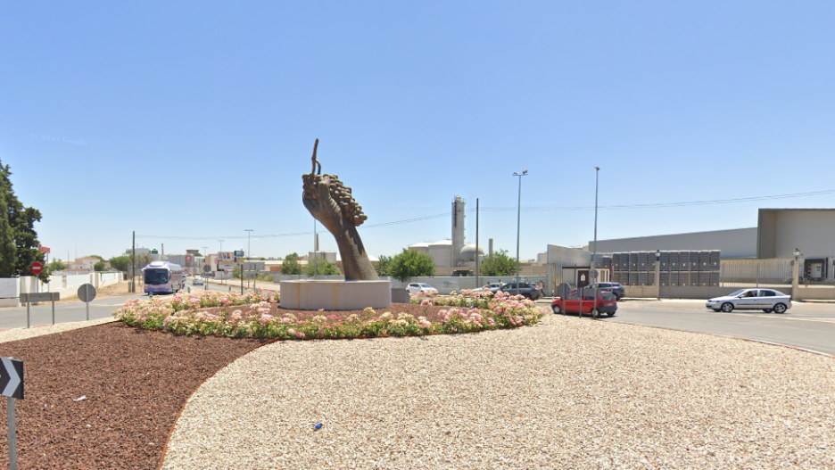 Escultura 'Homenaje a la vid y a las gentes de Tomelloso' inaugurada en Tomelloso en enero de 2023