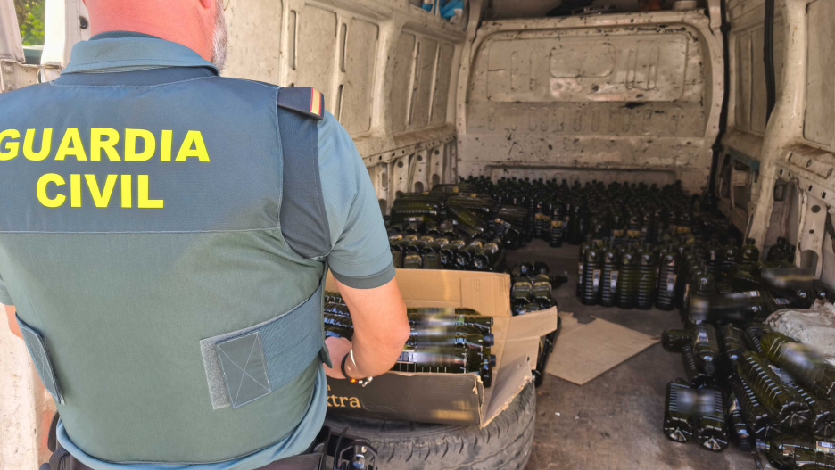 A los detenidos se les imputan a dos personas como presuntas autoras de un delito de robo con
fuerza en las cosas
