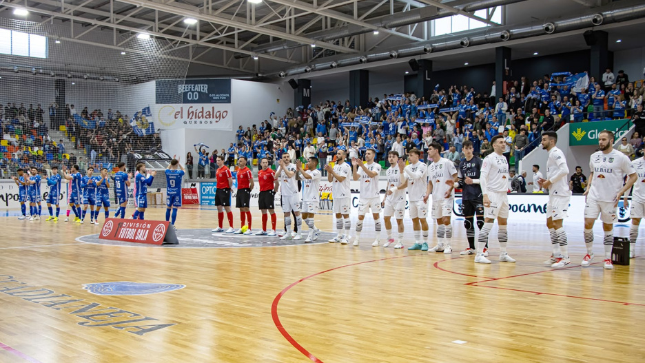 CMM acerca esta temporada a los aficionados al fútbol sala los partidos de liga de los equipos regionales. En la imagen, derby entre el Quesos Hidalgo Manzanares y el Viña Albali Valdepeñas.