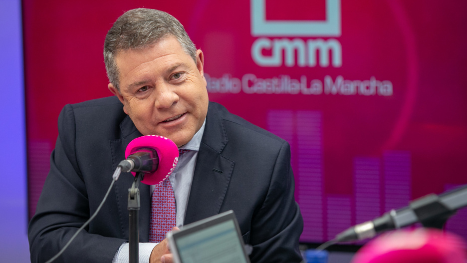El presidente de loa Junta de Comunidades, Emiliano García Page, durante una entrevista concedida a Castilla-La Mancha Media.