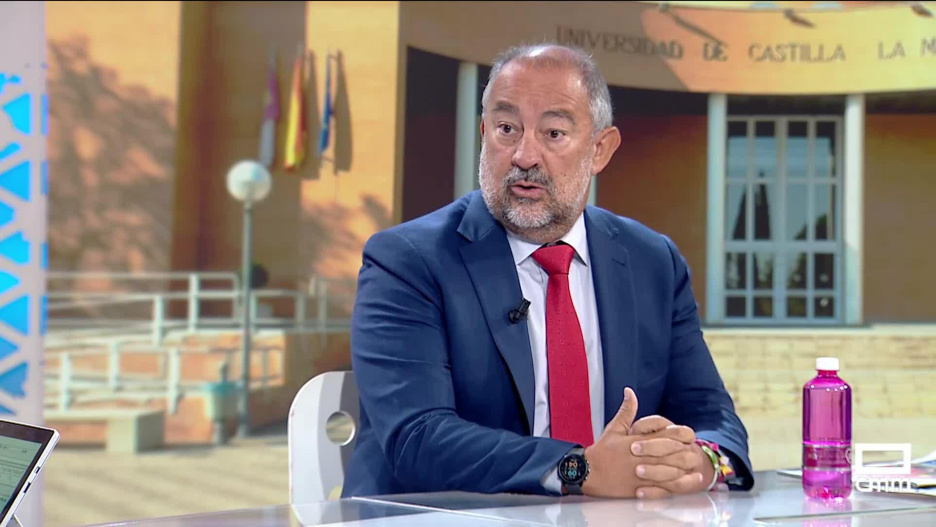 El rector de la UCLM, Julián Garde.