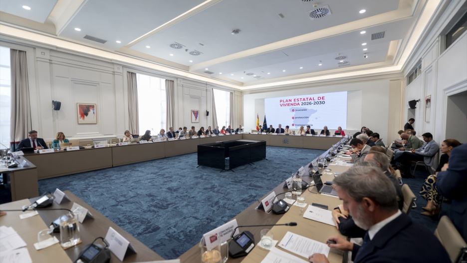 Vista general durante la Conferencia Sectorial de Vivienda y Agenda Urbana, en el Ministerio de Vivienda y Agenda Urbana, a 2 de octubre de 2025, en Madrid (España). El ministerio convoca a las comunidades autónomas a una Conferencia Sectorial para abordar el Plan Estatal de Vivienda 2026-2030.

Alberto Ortega / Europa Press
02 OCTUBRE 2025;CONFERENCIA SECTORIAL;VIVIENDA Y AGENDA URBANA;VIVIENDA;AGENDA URBANA;MADRID;ISABEL RODRÍGUEZ
02/10/2025
