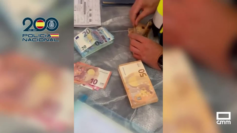 Dinero incautado a la organización criminal.