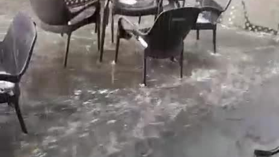 La lluvia provoca inundaciones en un barrio de Sonseca, denuncian los vecinos.