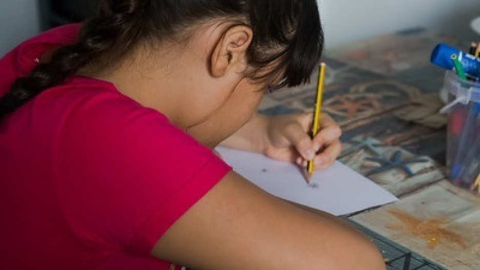 (Foto de ARCHIVO)
Imagen de archivo de una niña que hace tareas escolares.
REMITIDA / HANDOUT por SAVE THE CHILDREN
Fotografía remitida a medios de comunicación exclusivamente para ilustrar la noticia a la que hace referencia la imagen, y citando la procedencia de la imagen en la firma
08/7/2020