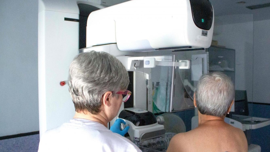 (Foto de ARCHIVO)
El SESCAM adjudica la adquisición de siete mamógrafos digitales con sistema de tomosíntesis y mamografía de contraste para los hospitales de Almansa, Hellín, Villarrobledo, Tomelloso, Manzanares, Puertollano y Valdepeñas.
REMITIDA / HANDOUT por JCCM
Fotografía remitida a medios de comunicación exclusivamente para ilustrar la noticia a la que hace referencia la imagen, y citando la procedencia de la imagen en la firma
21/5/2025