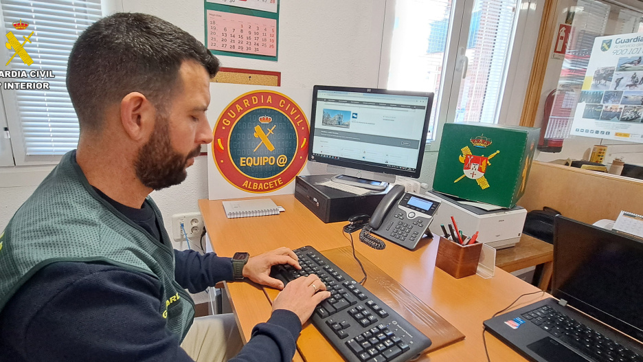 La Guardia Civil recuerda la importancia de no acceder a enlaces sospechosos ni facilitar datos bancarios a través de medios no verificados