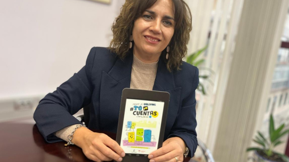 El programa regional #TúCuentas ofrece atención telefónica gratuita las 24 horas a través del número 116111, atendido por profesionales especializados. También dispone de un chat de atención directa a menores accesible desde la página de la Fundación ANAR (www.anar.org), que gestiona el servicio durante todos los días del año, las 24 horas.