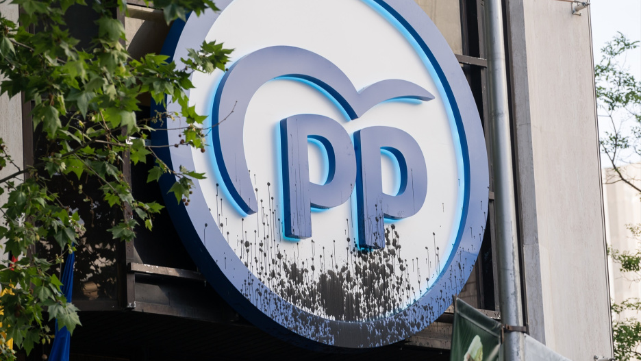 (Foto de ARCHIVO)
Fachada de la Sede del Partido Popular en la calle Génova, a 24 de abril de 2023, en Madrid (España). Las sedes nacionales del Partido Socialista (PSOE) y del Partido Popular (PP), situadas en la calle Ferraz y en la calle Génova respectivamente, han sido atacadas este lunes por la tarde con pintura negra.

Diego Radamés / Europa Press
24/4/2023