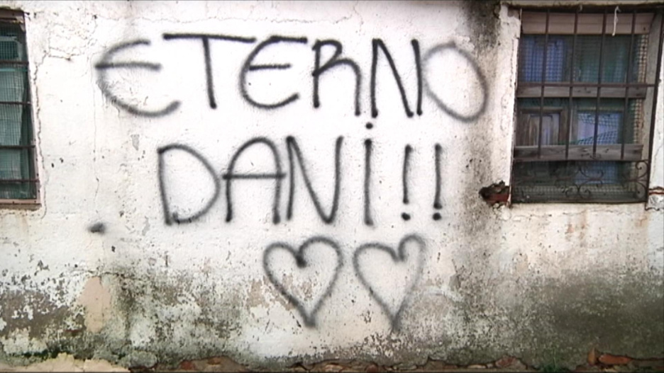 Pintada en el lugar donde el joven falleció en El Casar (Guadalajara)